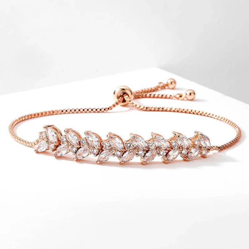 Filigranes Cube-Armband mit Zirkonia im Birnenschliff