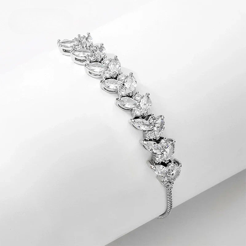 Filigranes Cube-Armband mit Zirkonia im Birnenschliff